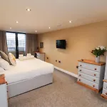 Olton Hall Engine Shed Apartman *